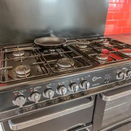 Cosy 1 Bedroom In The Heart Of *